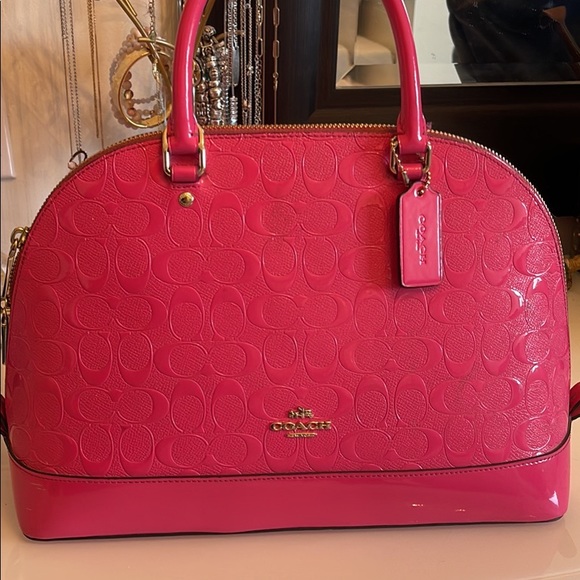Limited edition colour COACH handbag - Picture 1 of 4